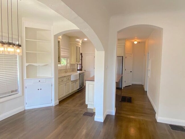 Building Photo - Fabulous Reno Historical House - Charming ...