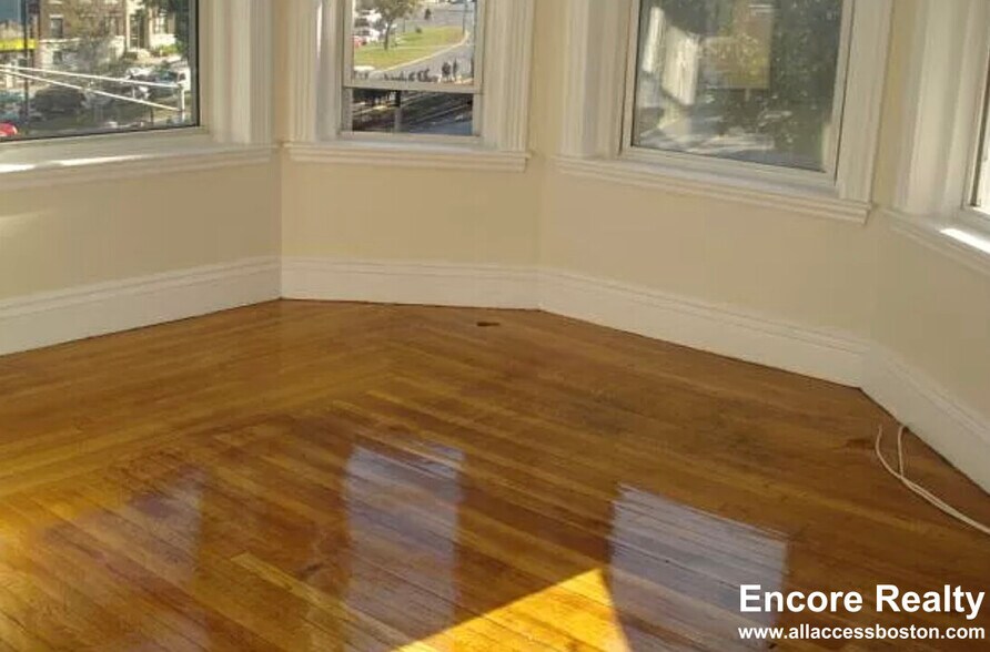 Building Photo - 126 Warren St