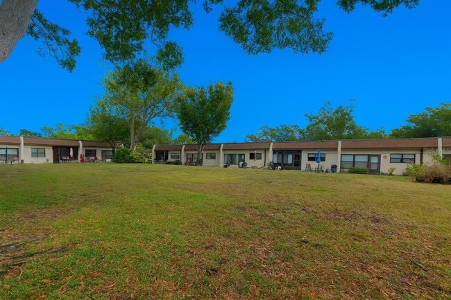 Building Photo - 1403 Arrowhead Cir W