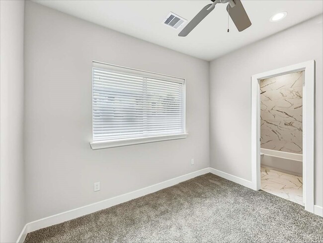 Building Photo - 10534 Executive Lake Dr