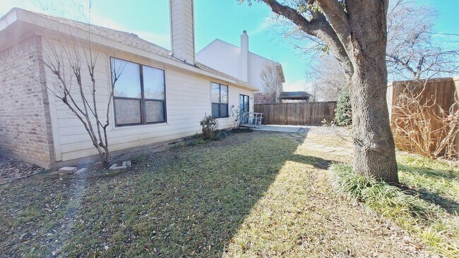 Building Photo - 5812 Lava Dr