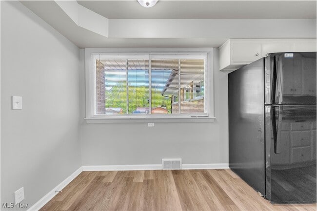 Building Photo - 6481 Glenwillow Dr