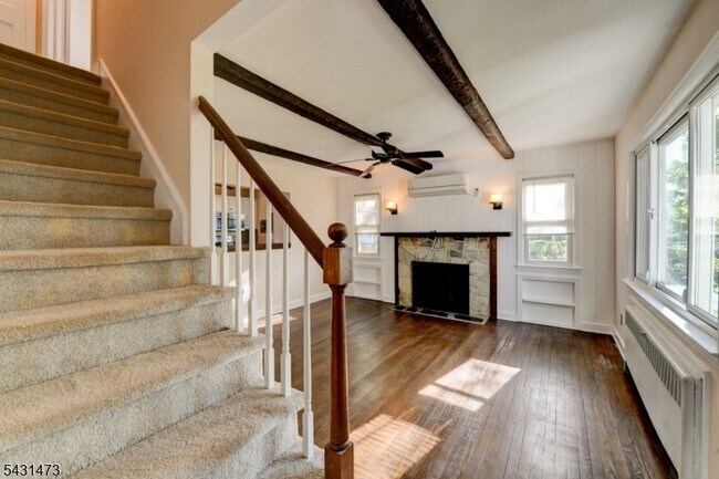 Building Photo - 72 Colonial Dr