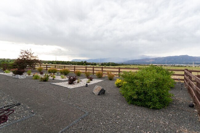 Building Photo - Experience the Perfect Blend of Nature and Luxury!!!