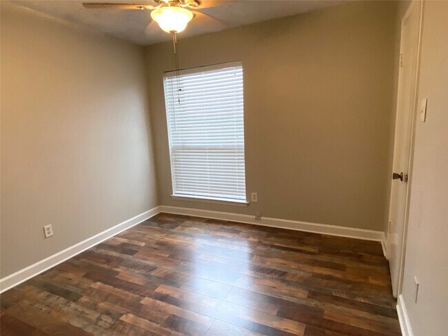 Building Photo - 302 El Toro Ln