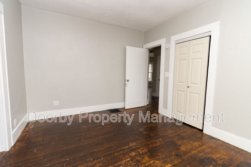 Building Photo - 2802 Fairview Dr
