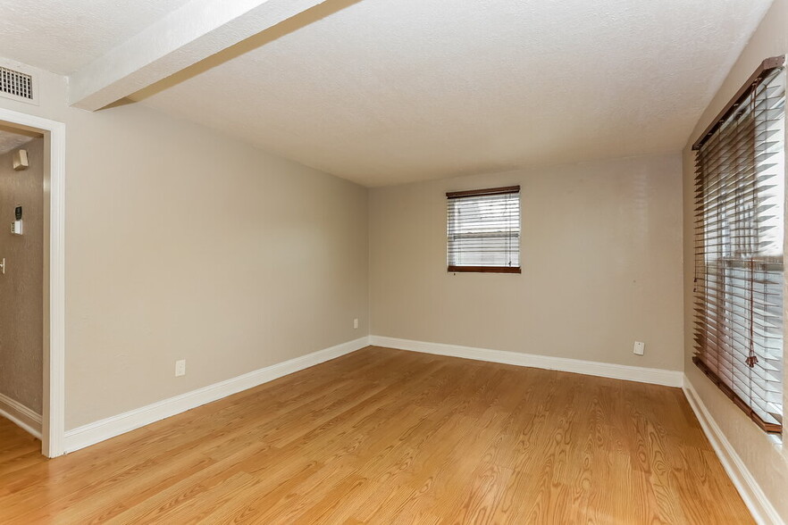 Building Photo - 1458 W 19th St