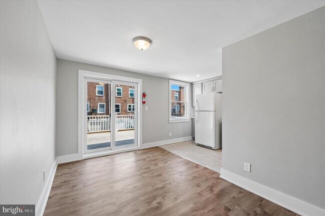 Building Photo - 306 Pine St
