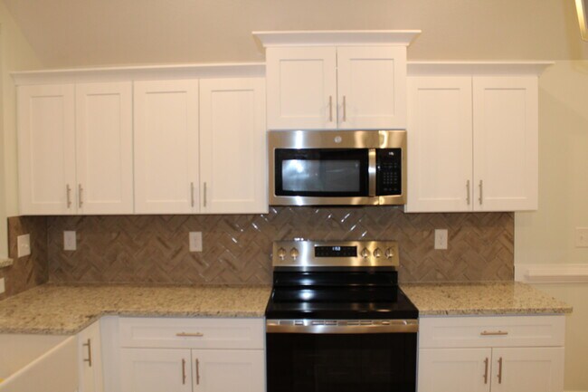Building Photo - 921 Holbrook Dr