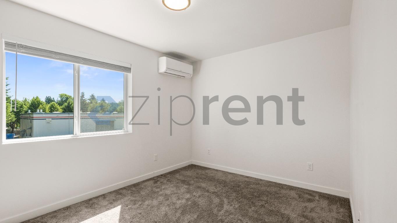 Building Photo - Unit C101