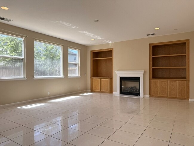 Building Photo - Available NOW and a Must SEE!