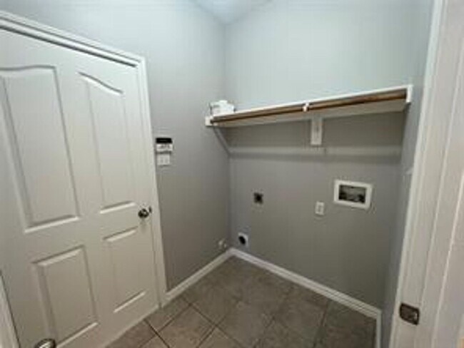 Building Photo - 4-bedroom home in NWISD