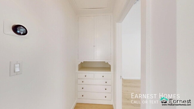 Building Photo - 2032 W 80th St