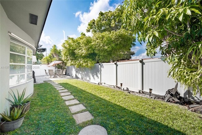 Building Photo - 2121 NE 62nd St