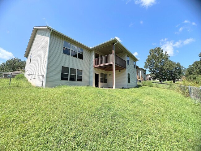 Building Photo - Fenced home close to FLW!