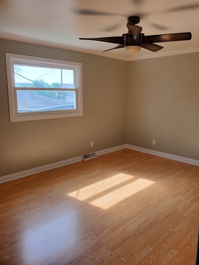 Primary bedroom - 9830 McKinley St