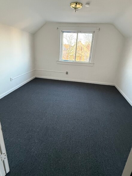 Building Photo - 9727 Dequindre St