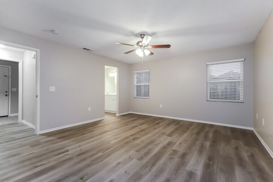 Building Photo - 705 Hazy Meadow Ct