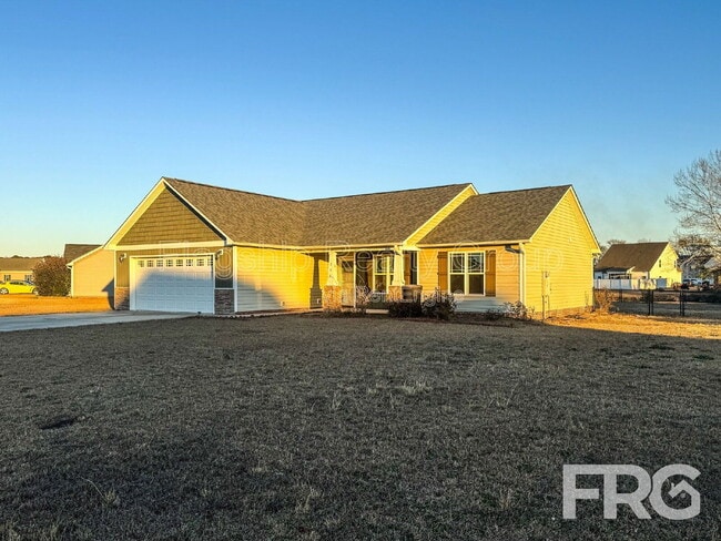 Building Photo - 200 Willow Pond Dr