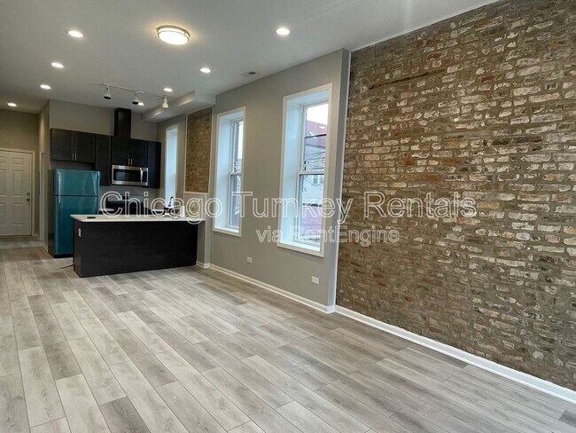 Building Photo - 2112 W 23rd Pl