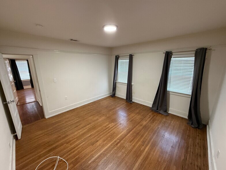 Building Photo - 1493 W 47th St