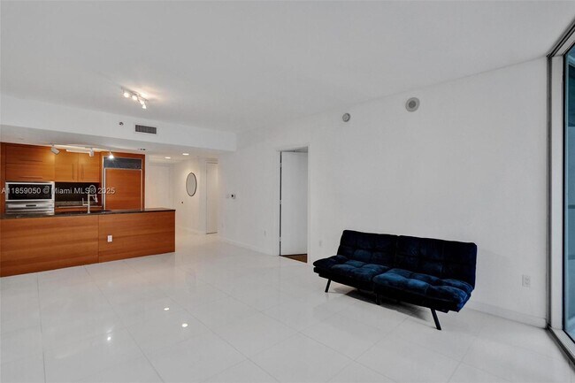 Building Photo - 475 Brickell Ave