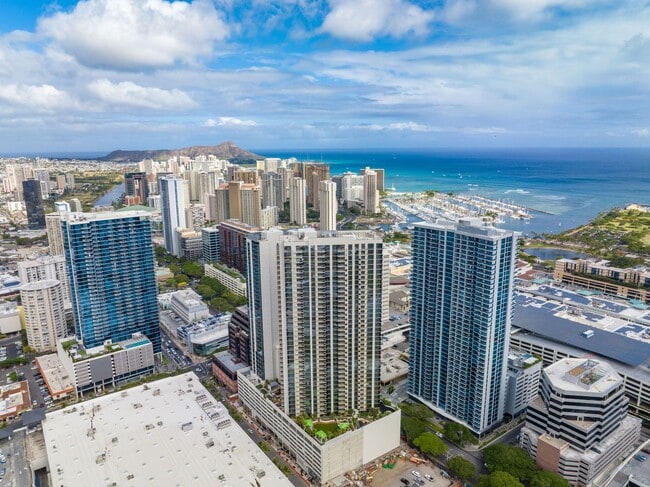 Building Photo - Sky Ala Moana (West) #3305 - Fully Furnished 1 BR/1 BA/1 Parking