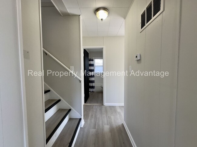 Building Photo - Beautifully Updated 3-Bedroom with Large Open Upstairs!