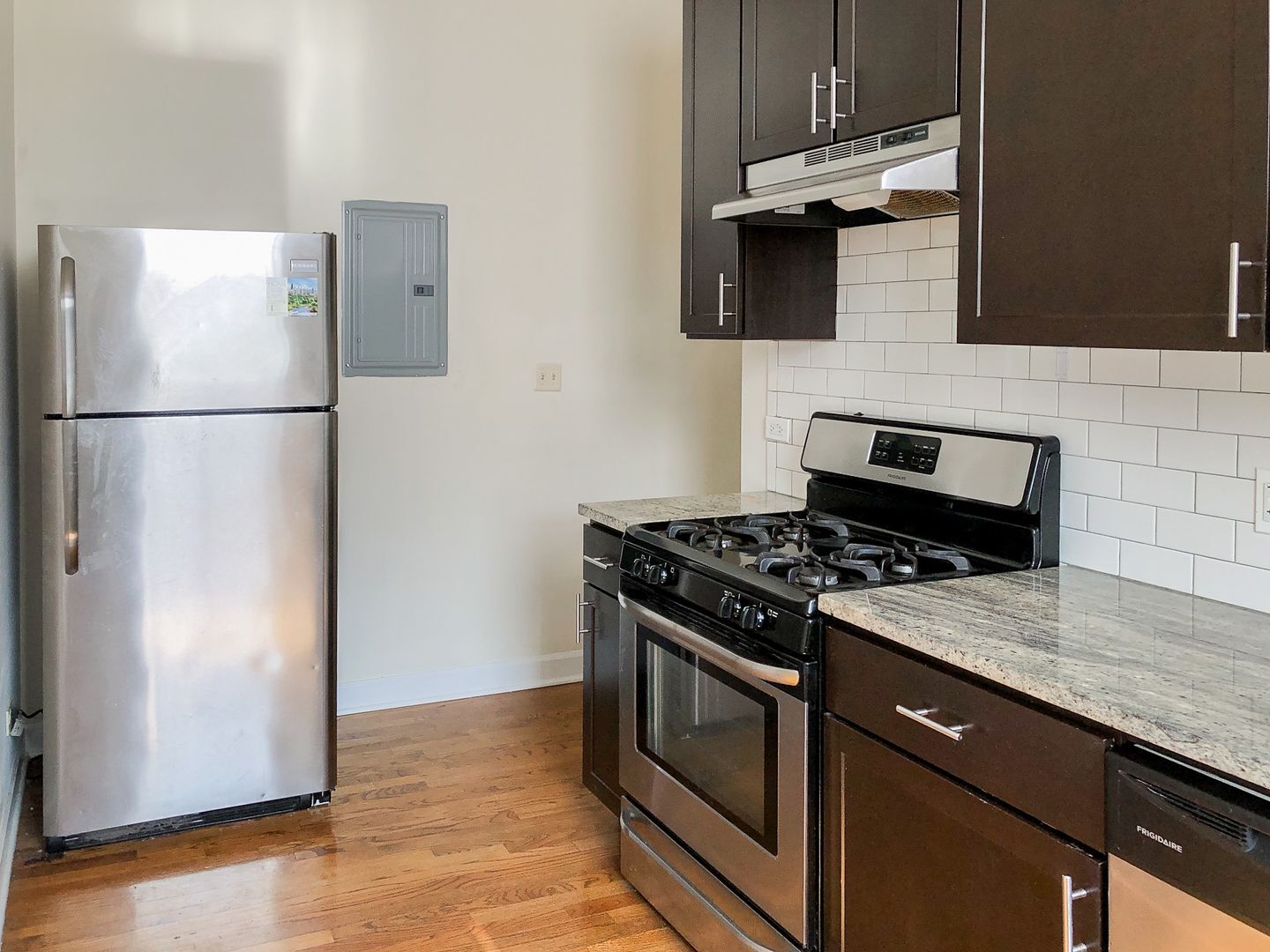 Building Photo - 849 W Cornelia Ave