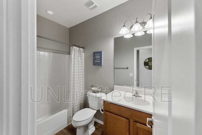 Building Photo - 1380 Warbler Wy