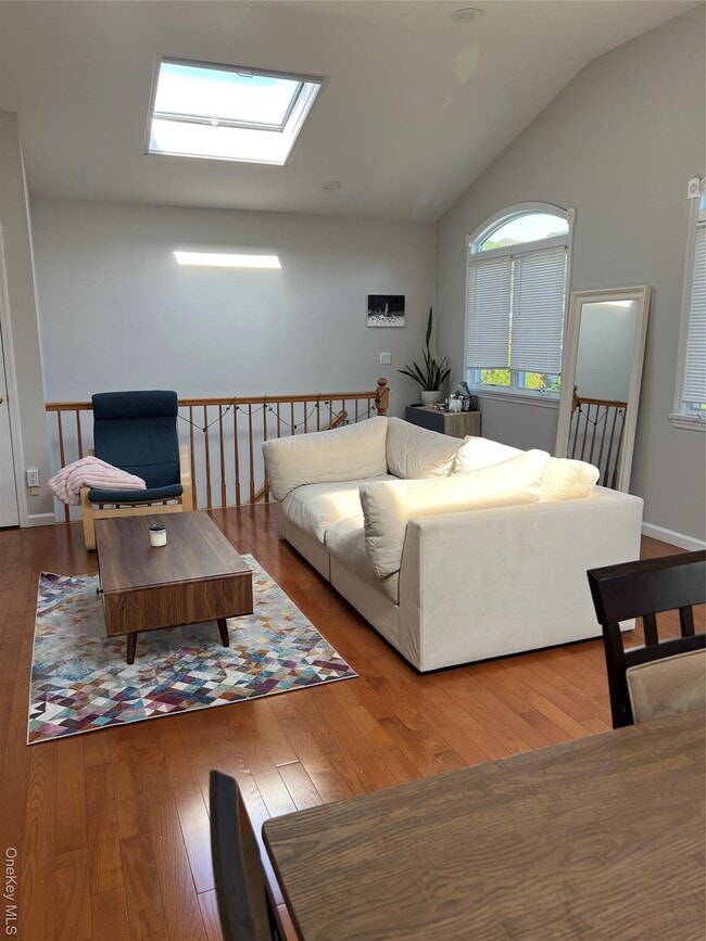 Building Photo - 31 B Marwood Rd N