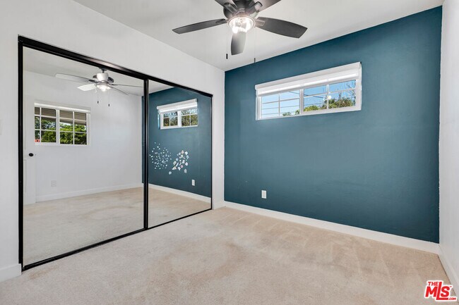 Building Photo - 713 W 118th St