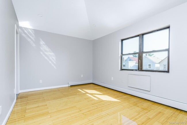 Building Photo - 1209 E 93rd St