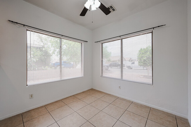 Building Photo - 619 N 70th Ave