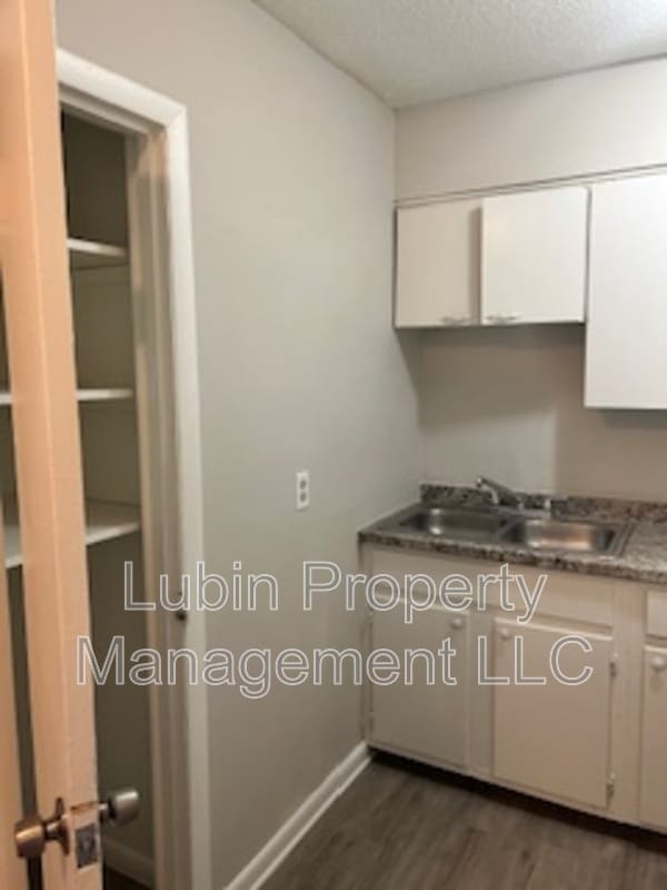 Building Photo - 1435 Court Ave