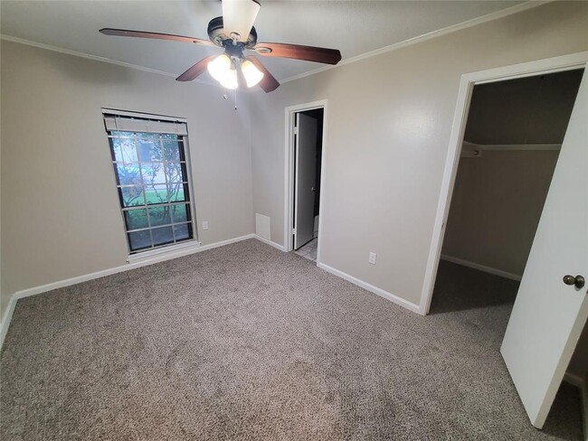 Building Photo - 1007 Reseda Dr
