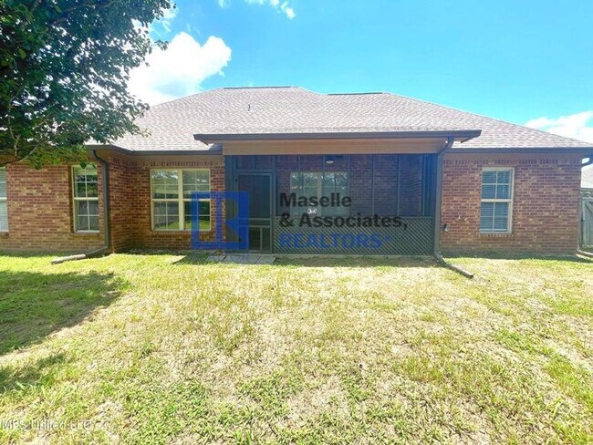 Building Photo - 3 bedroom/2 bath house in 042 Brandon!