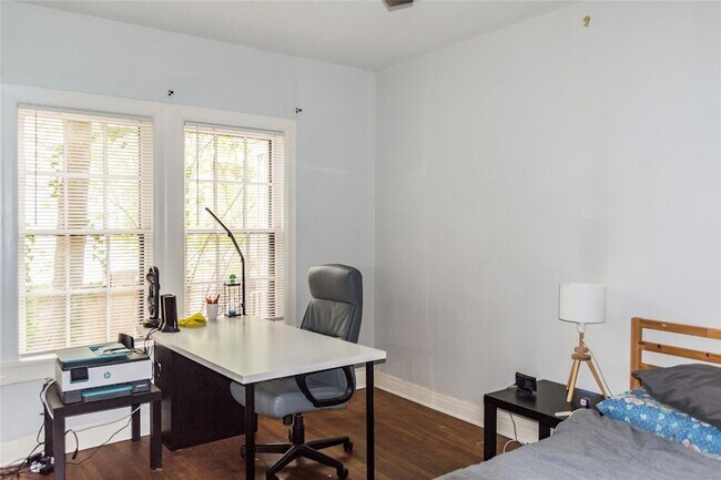 Building Photo - 1918 Robbins Pl