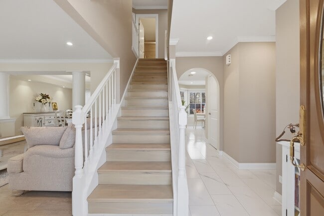 Building Photo - 1107 Popes Creek Cir