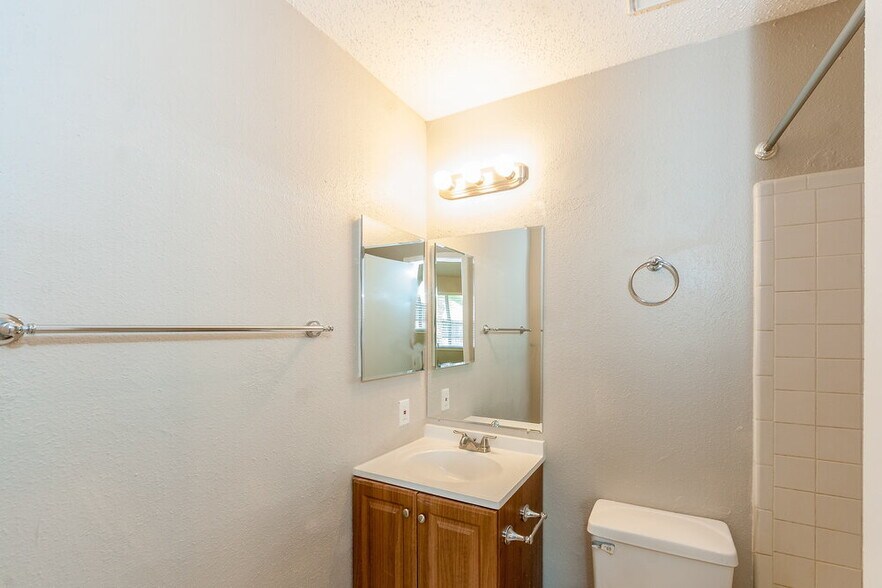 Building Photo - 12214 Flaxen Dr