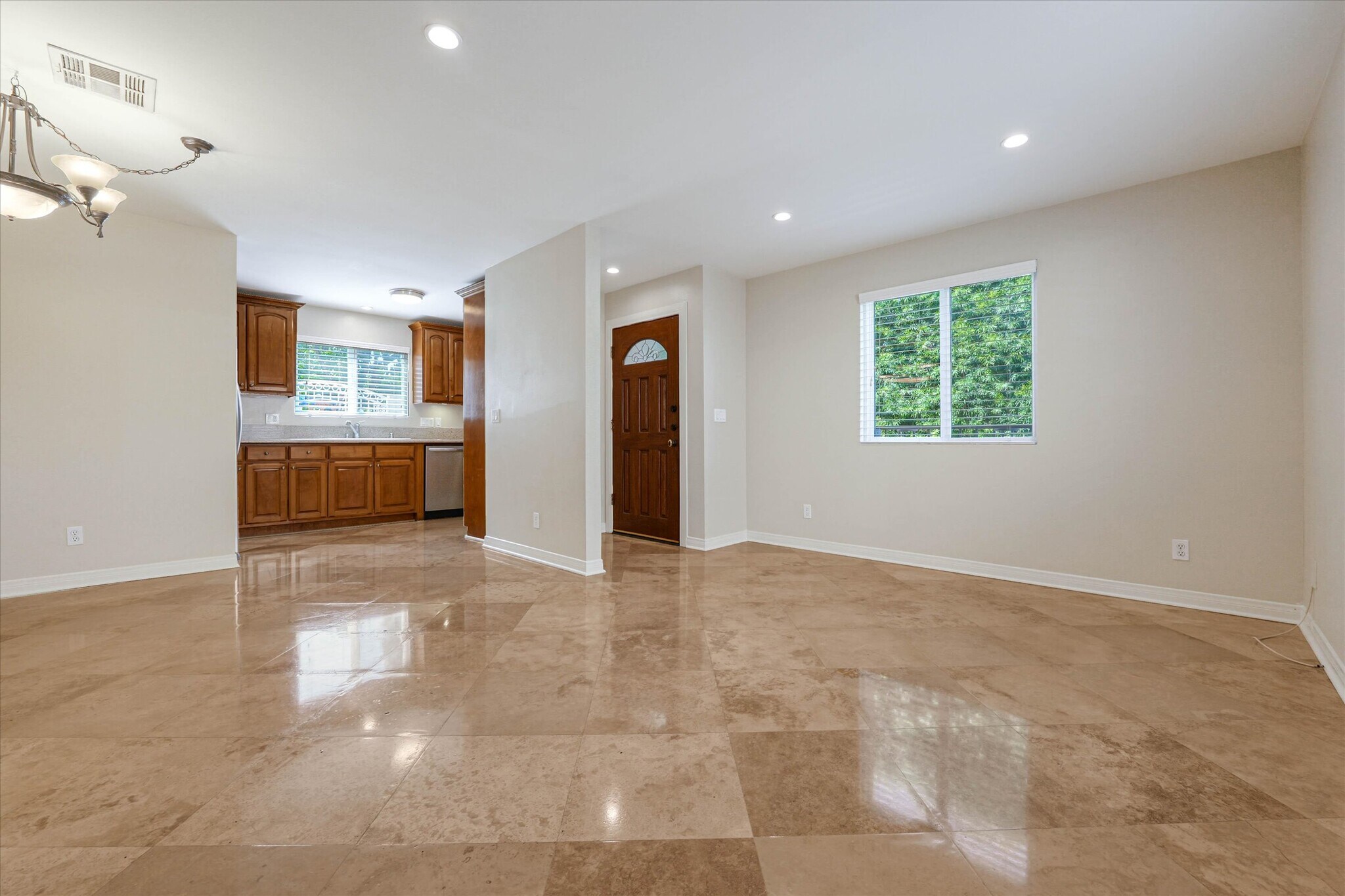 Building Photo - 3424 Bellevue Ave