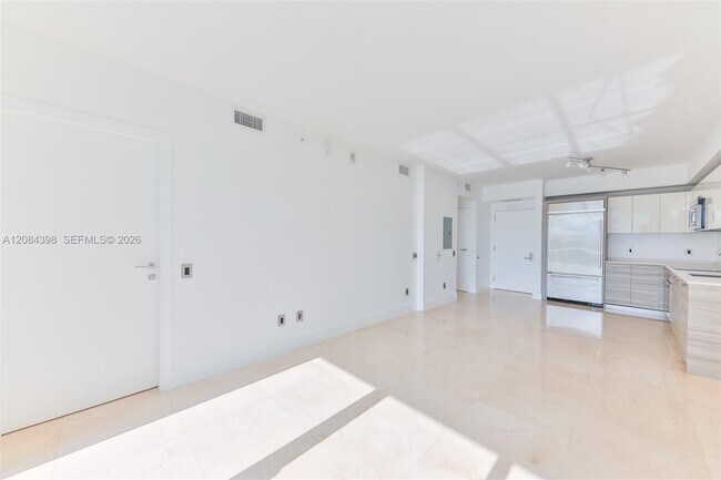 Building Photo - 1300 Brickell Bay Dr