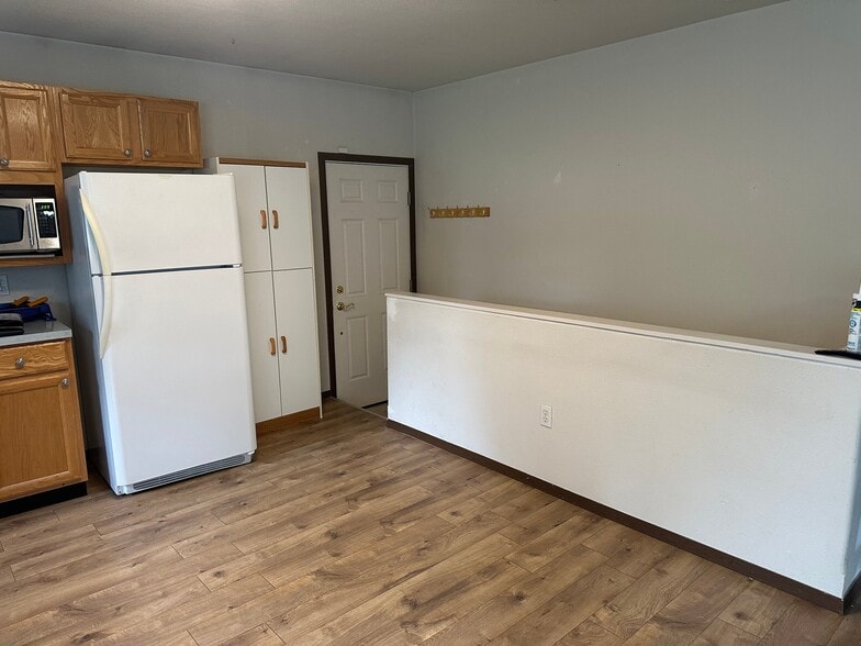 Building Photo - 3390 Canyon Dr