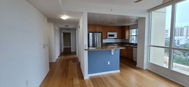 Building Photo - Modern 2 Bed, 2 Bath Condo in the Heart of...