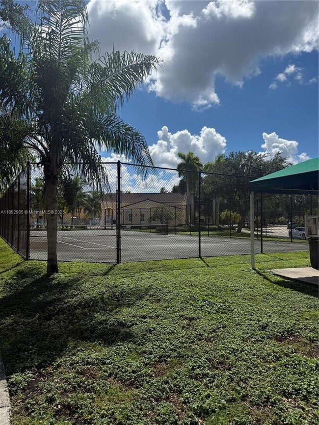 Building Photo - 15030 SW 9th Terrace