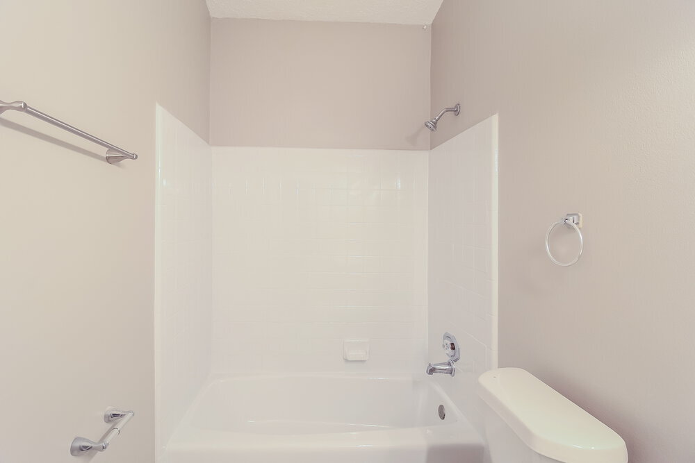 Building Photo - 2112 Golfview Dr SE