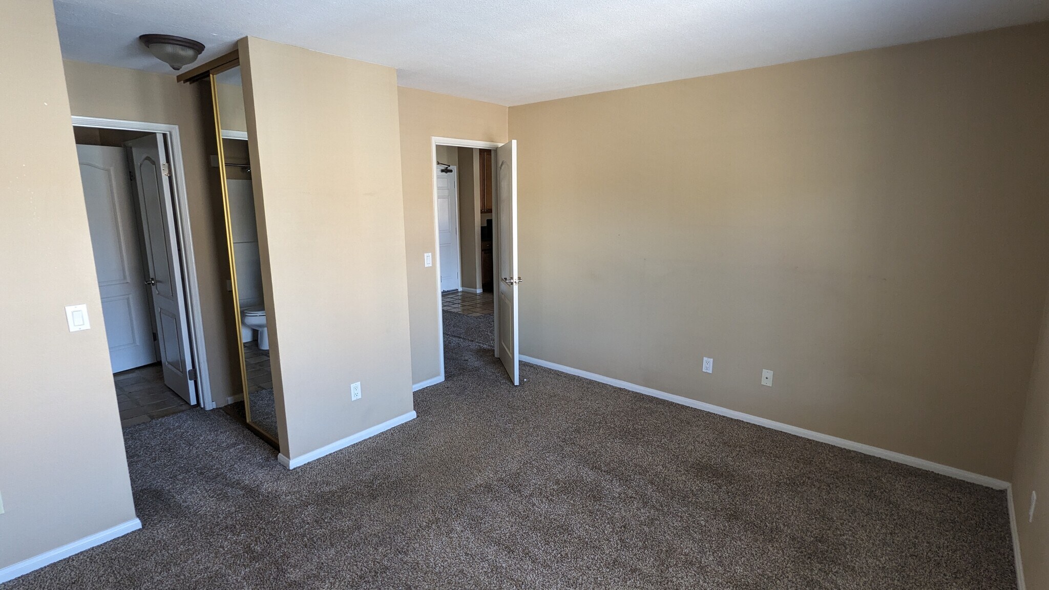 Building Photo - 7150 Shoreline Dr