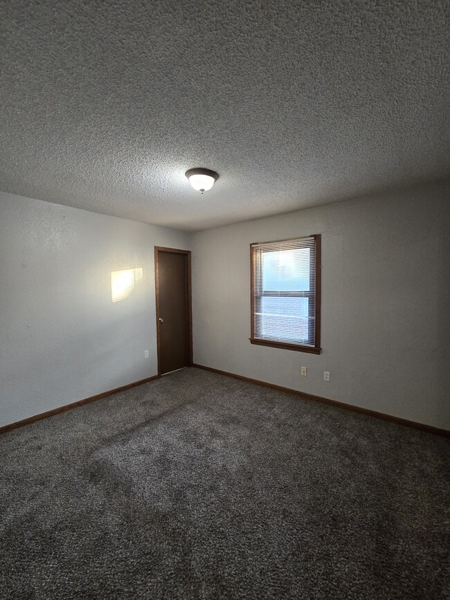 Building Photo - 714 S Fabrique Dr