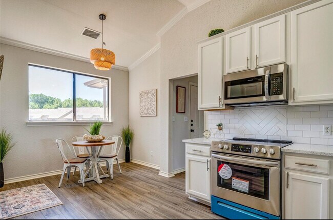 Building Photo - 1916 Signal Ridge Pl