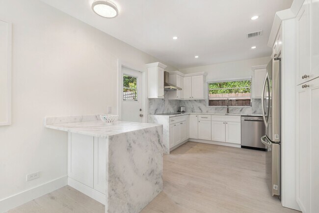 Building Photo - 439 28th St